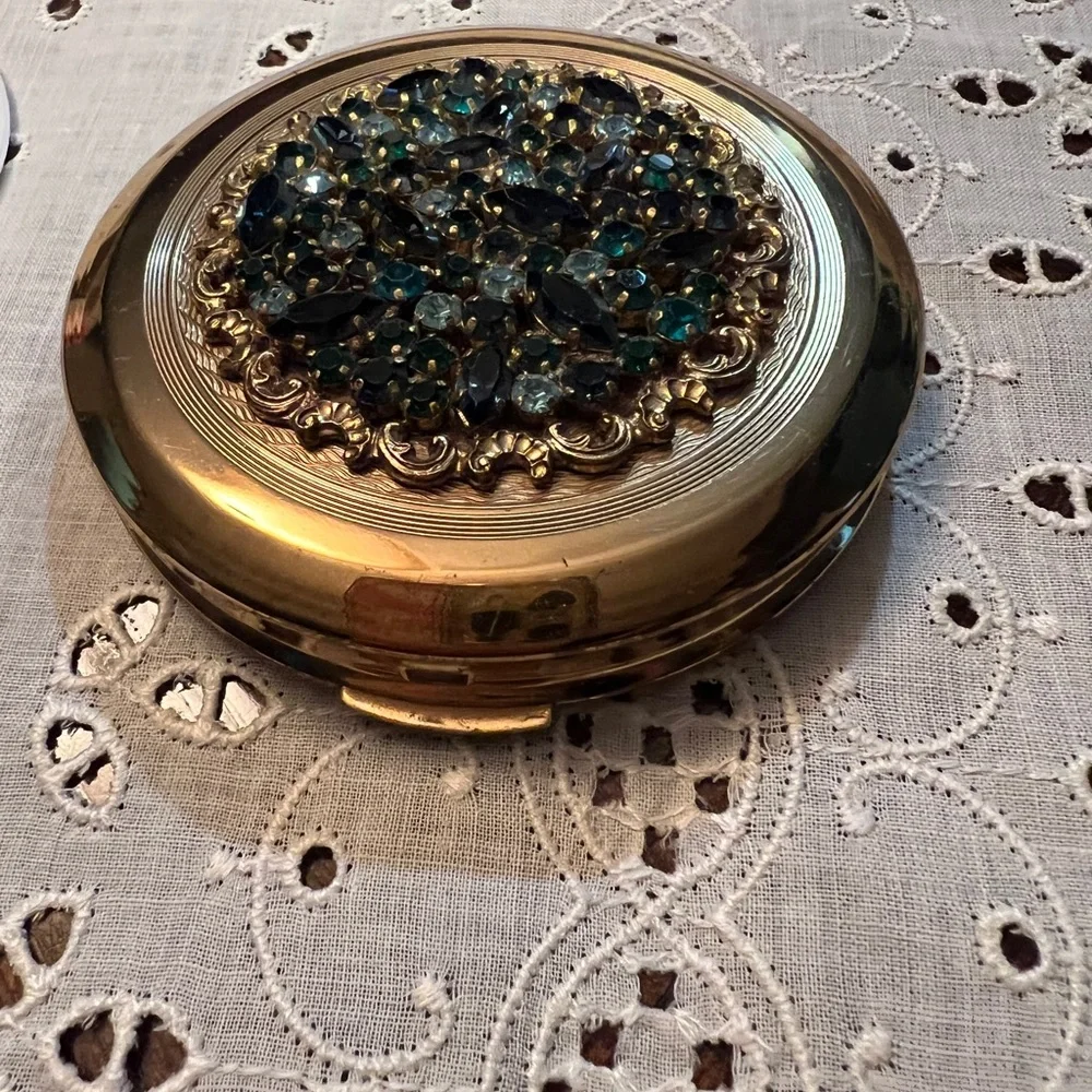 Vintage Round Gold Tone Metal /Rhinestones Compact